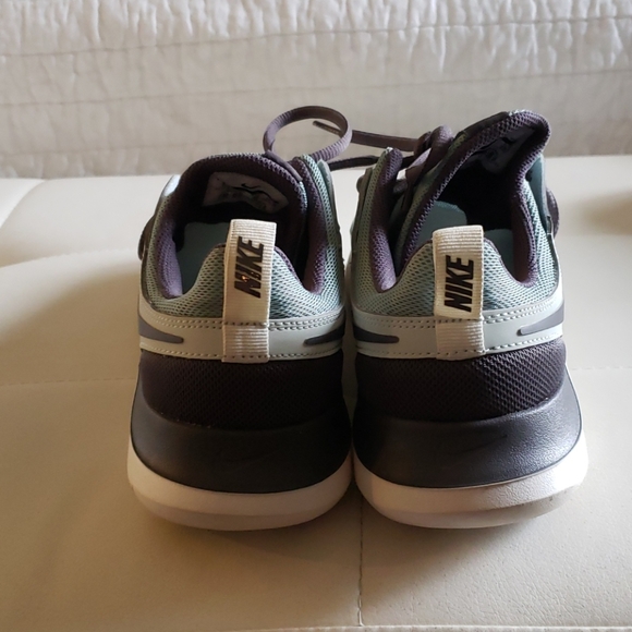 Shoes - Picture 3 of 4